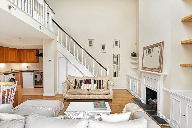 3 bedroom maisonette, Fullerton Road, London SW18 - Available