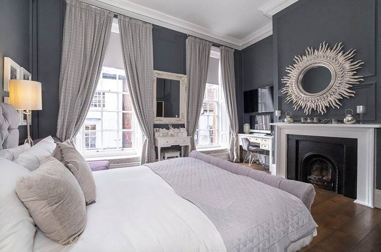 2 bedroom flat, Low Petergate, York YO1