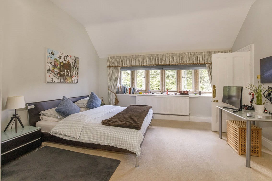 6 bedroom house, Royds Hall, Royds Hall Lane BD12 - Available