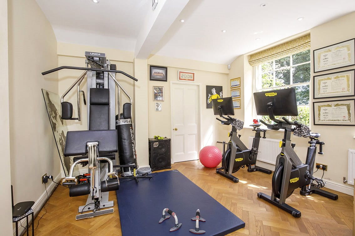 6 bedroom house, Royds Hall, Royds Hall Lane BD12 - Available