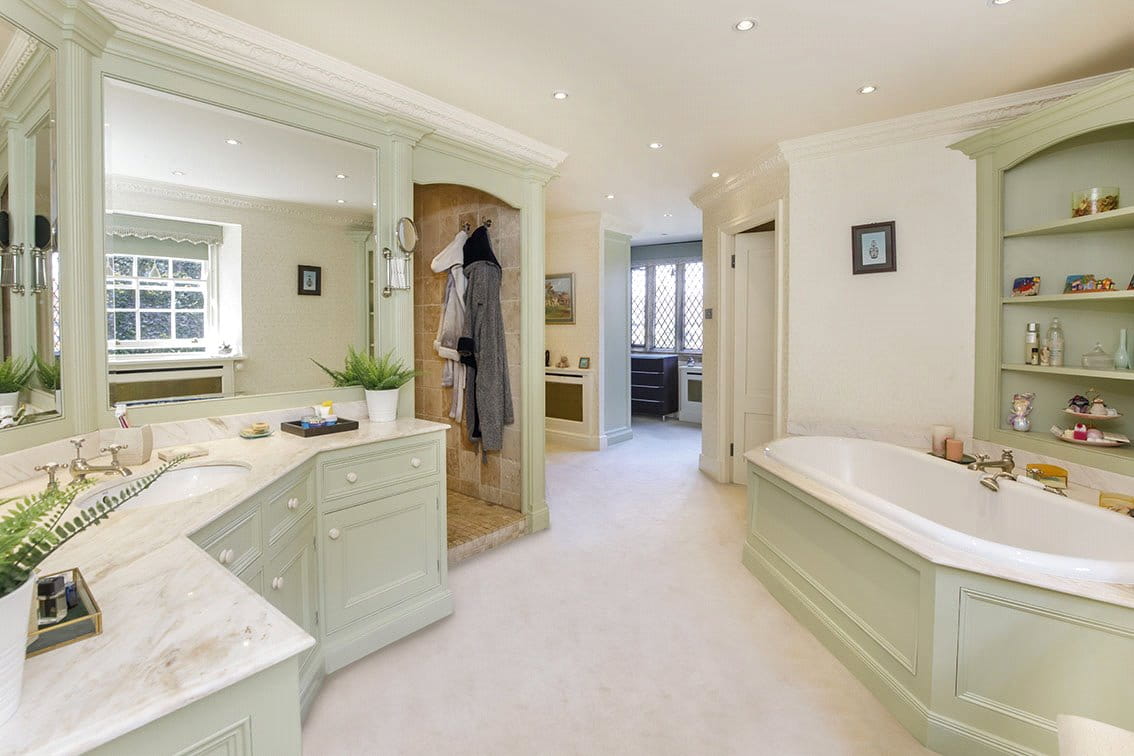 6 bedroom house, Royds Hall, Royds Hall Lane BD12 - Available