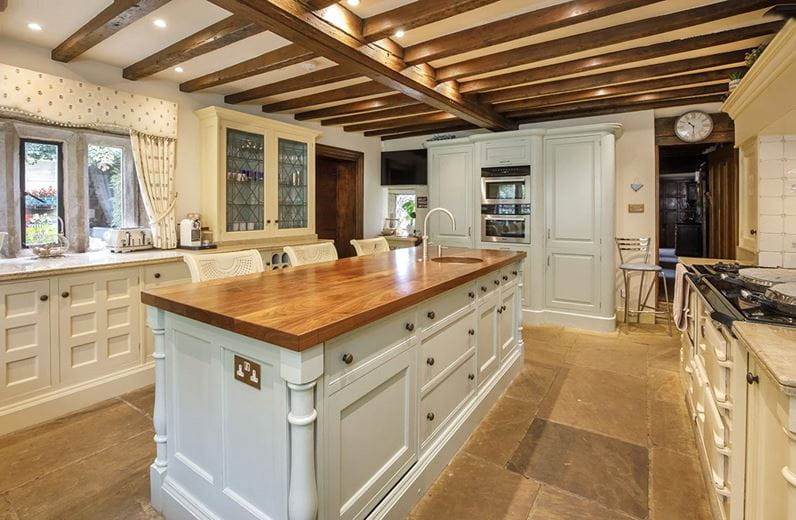 6 bedroom house, Royds Hall, Royds Hall Lane BD12 - Available