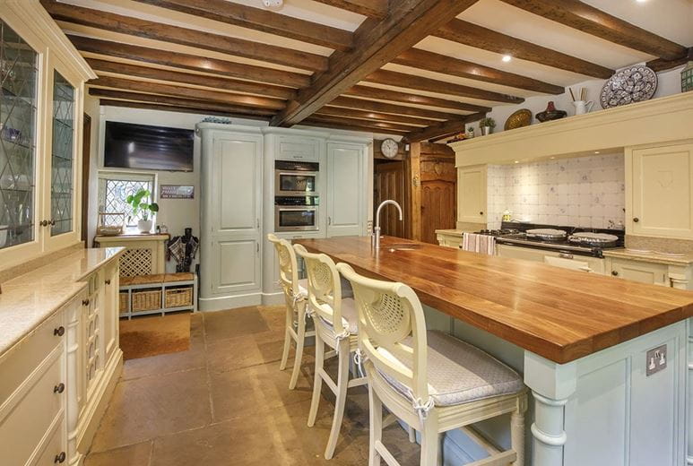 6 bedroom house, Royds Hall, Royds Hall Lane BD12 - Available