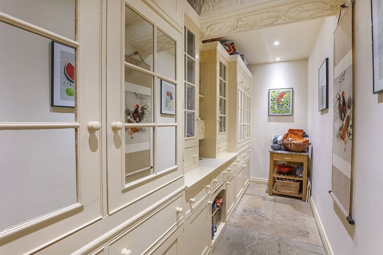 6 bedroom house, Royds Hall, Royds Hall Lane BD12 - Available