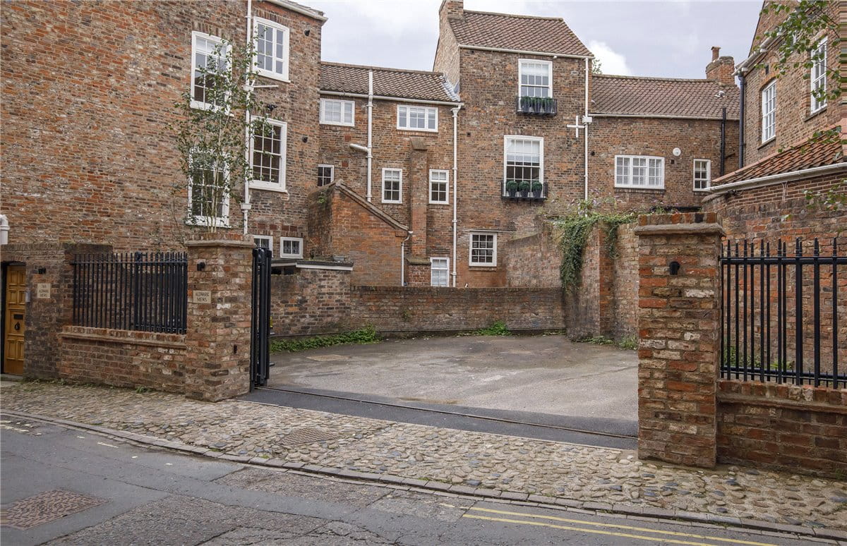 2 bedroom flat, St. Saviours Place, York YO1 - Let Agreed