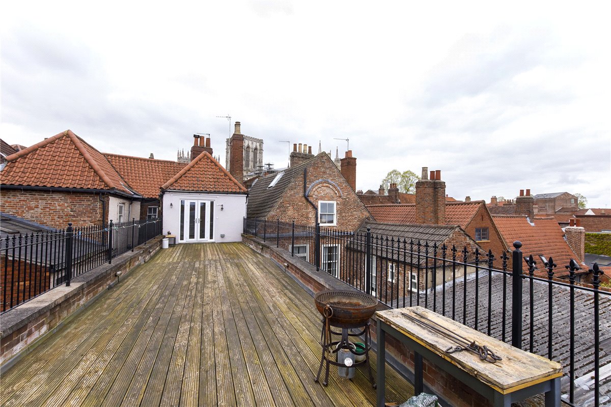 3 bedroom maisonette, Goodramgate, York YO1