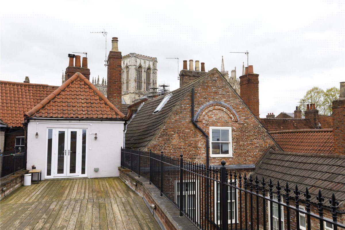 3 bedroom maisonette, Goodramgate, York YO1