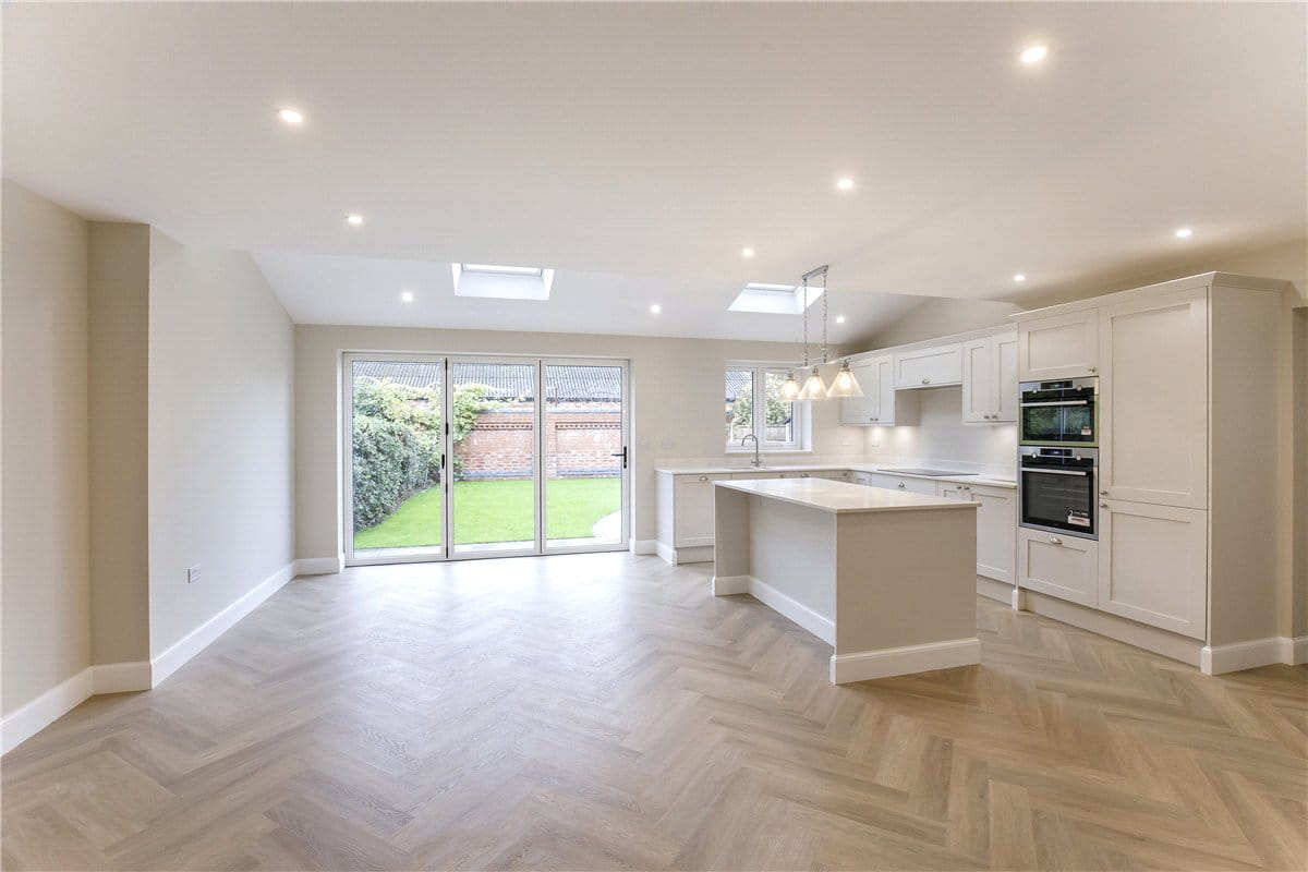 4 bedroom house, Moorland Road, York YO10 - Available