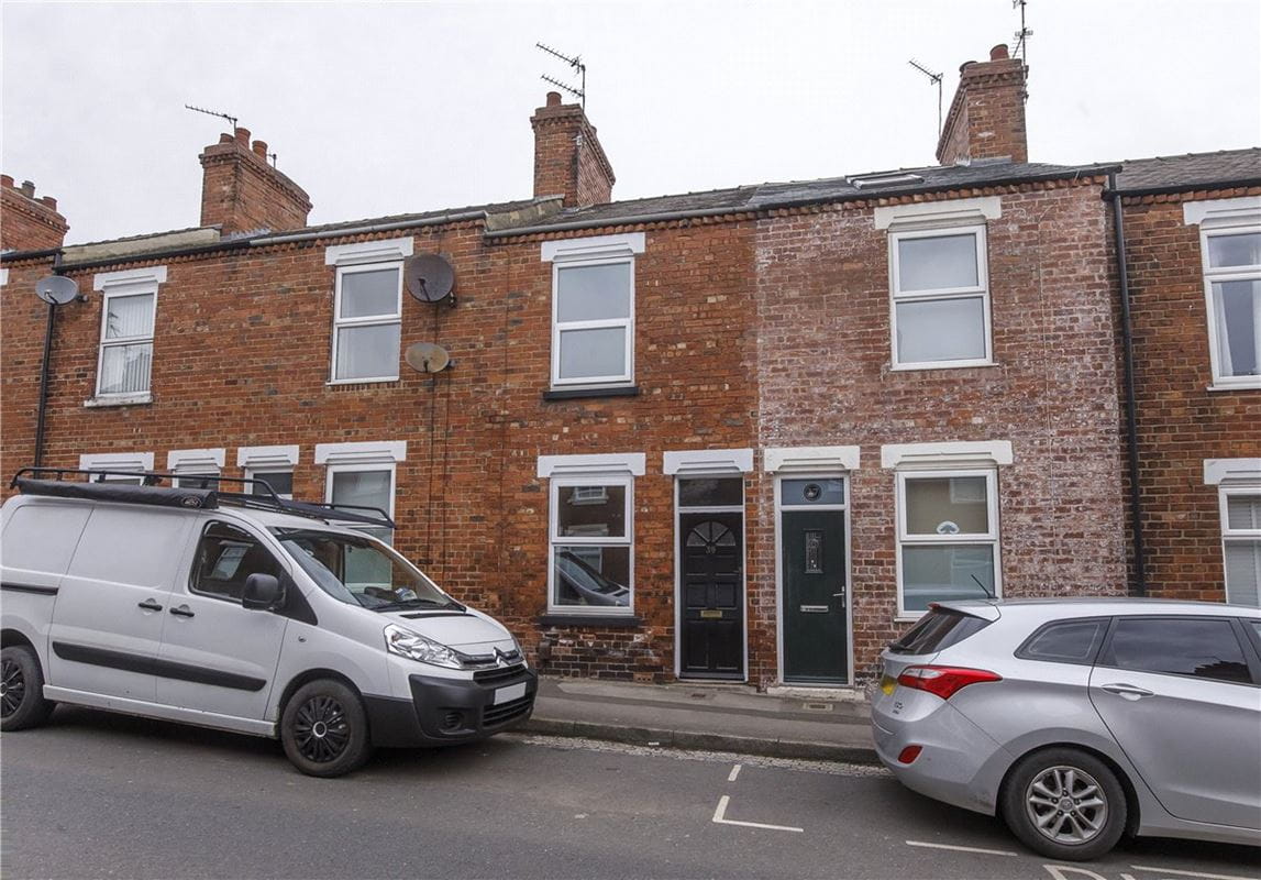 2 bedroom house, Queen Victoria Street, York YO23