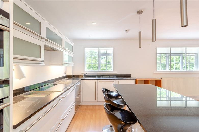 2 bedroom flat, Wentworth Court, Beech Grove HG2 - Let Agreed