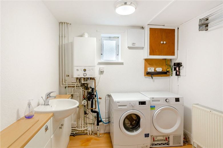 2 bedroom flat, Wentworth Court, Beech Grove HG2 - Let Agreed