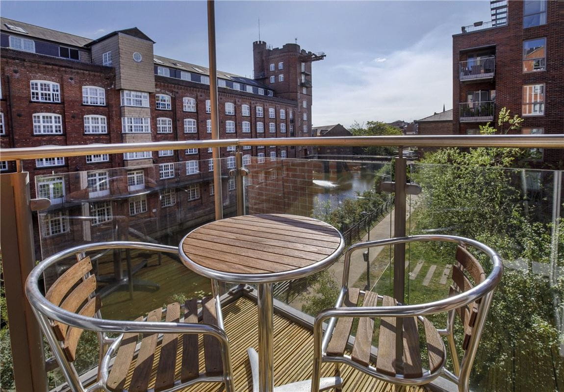 2 bedroom flat, Leetham House, Leetham Lane YO1 - Available