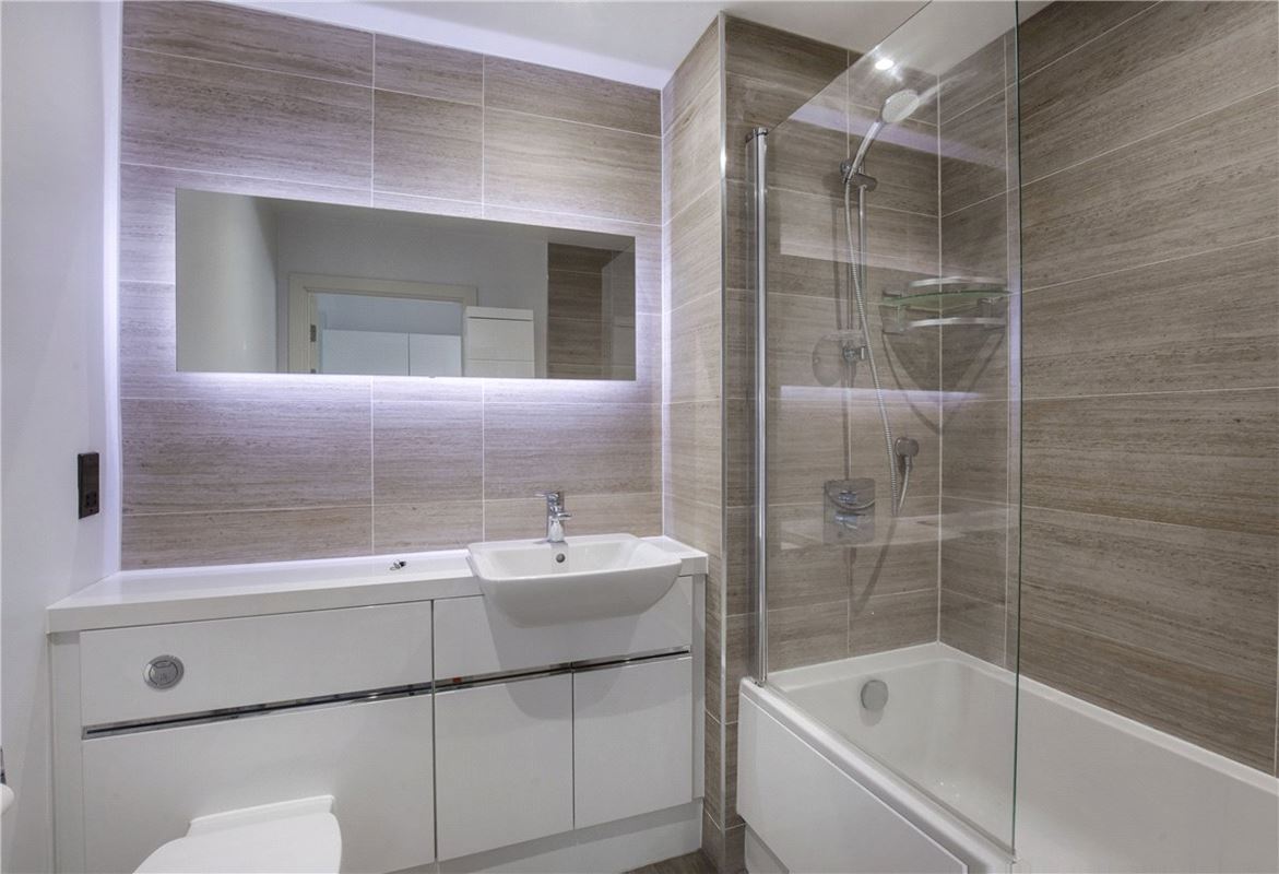 2 bedroom flat, Leetham House, Leetham Lane YO1 - Available