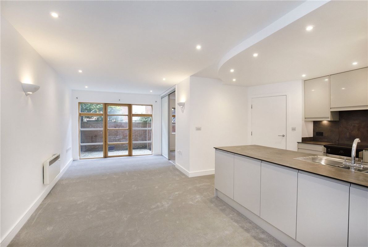 1 bedroom flat, The Courtyard, St. Martins Lane YO1 - Available