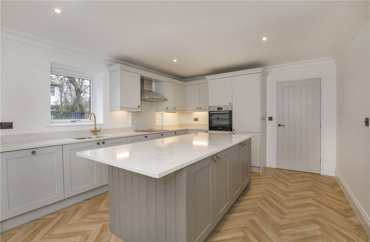 2 bedroom flat, Wayside Crescent, Harrogate HG2 - Available