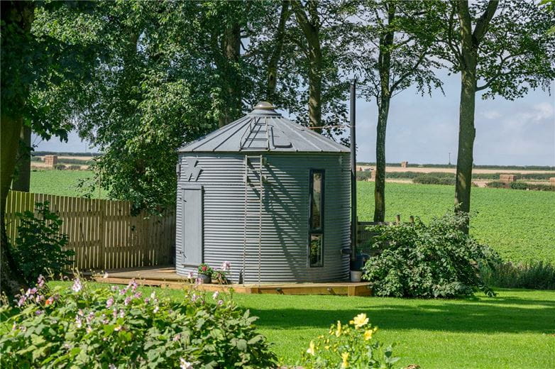 6 bedroom house, Bartindale Road, Hunmanby YO14 - Available