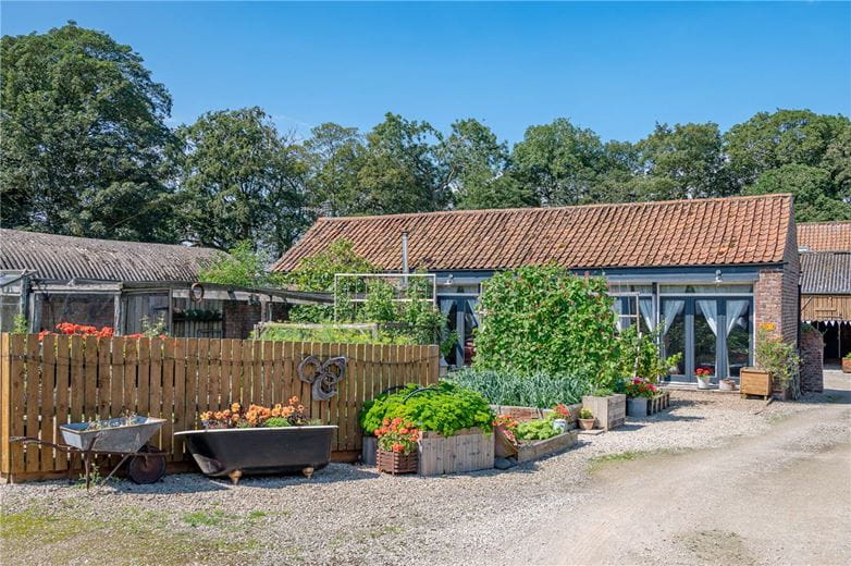 6 bedroom house, Bartindale Road, Hunmanby YO14 - Available