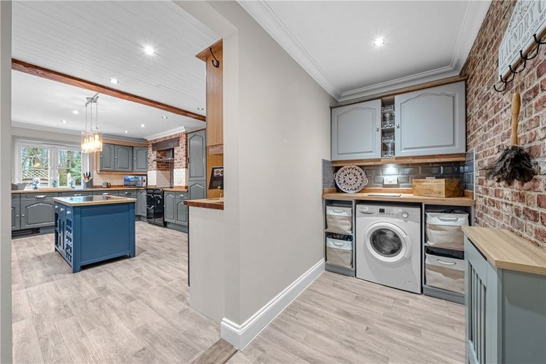 6 bedroom house, Selby Road, Riccall YO19 - Available