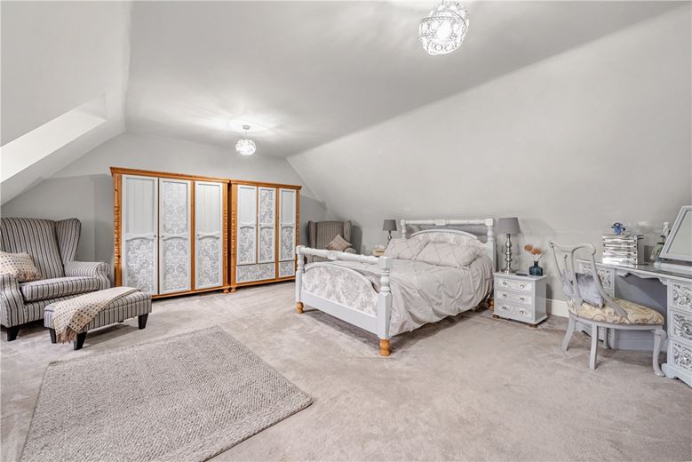 6 bedroom house, Selby Road, Riccall YO19 - Available