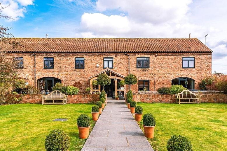 5 bedroom , Chestnut Barn, Butt Lane YO25 - Available