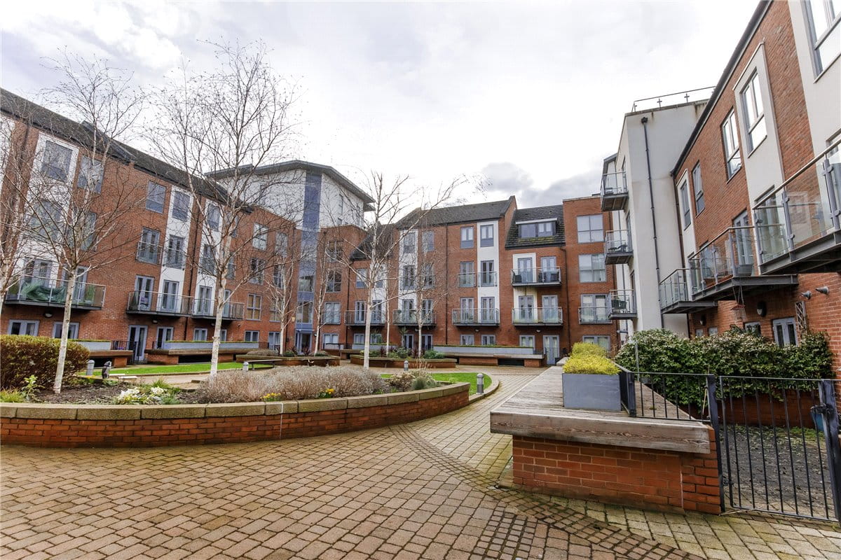 1 bedroom flat, Pond Garth, York YO1 - Available