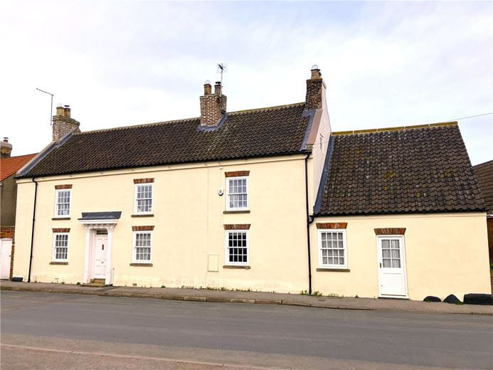 5 bedroom house, High Street, Bempton YO15 - Available