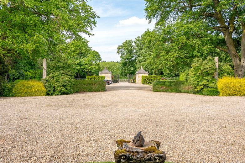 6 bedroom house, Grimston Park, Grimston LS24 - Available