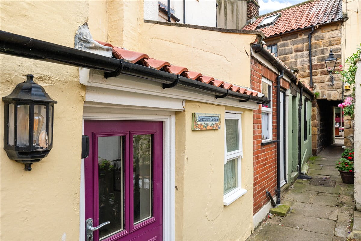 3 bedroom cottage, Boathouse Yard, Staithes TS13 - Available
