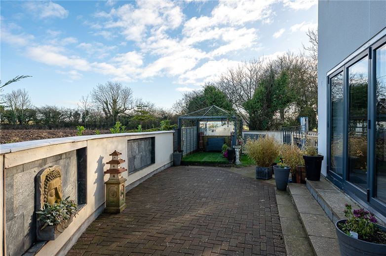 5 bedroom house, East Lea View, Cayton YO11 - Available