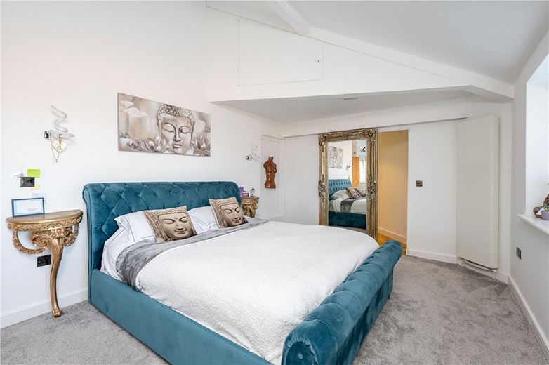 5 bedroom house, East Lea View, Cayton YO11 - Available