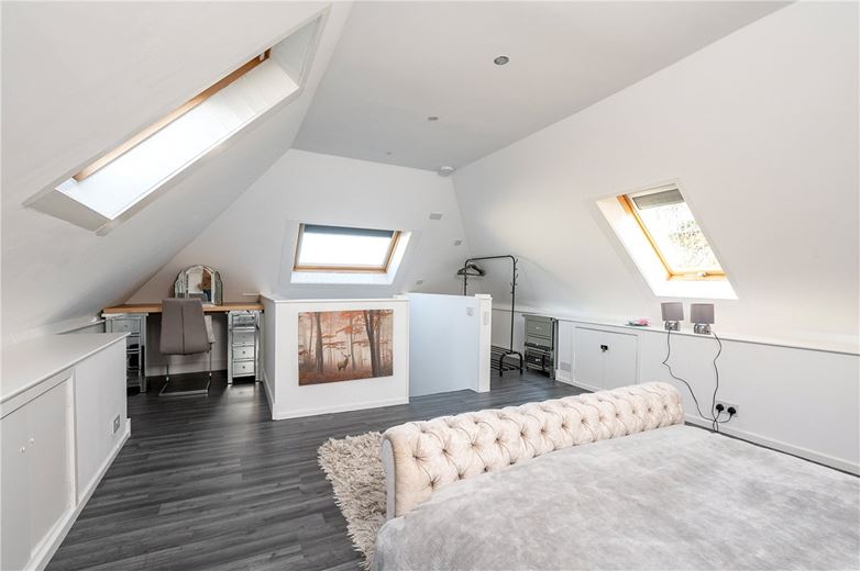 5 bedroom house, East Lea View, Cayton YO11 - Available