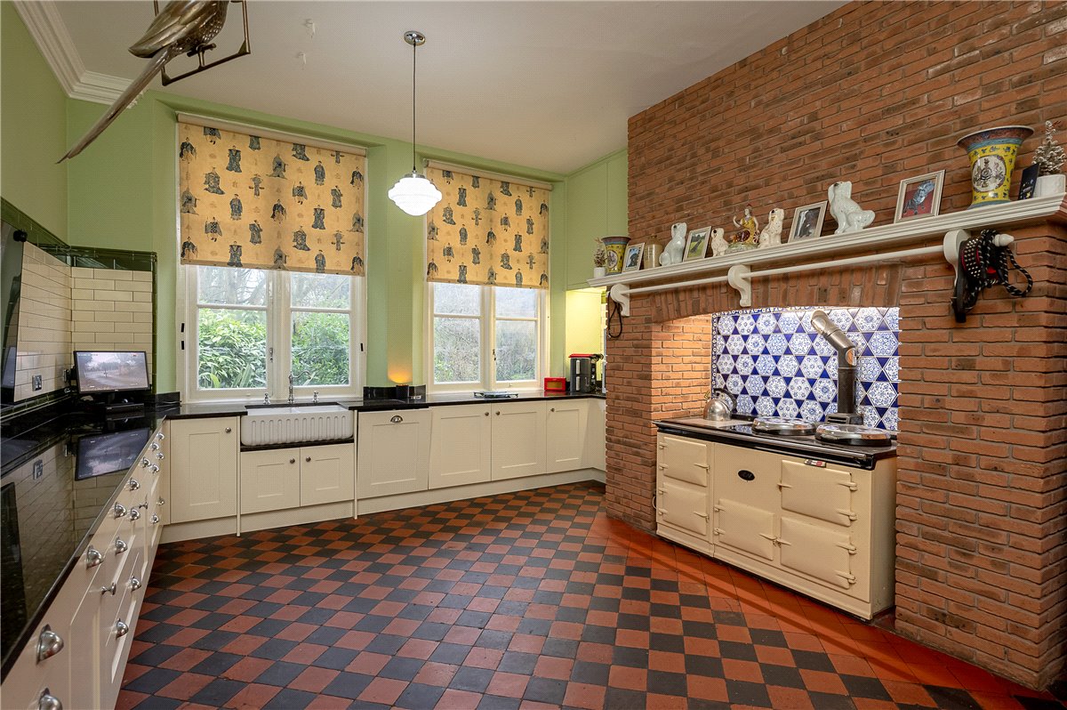 8 bedroom house, Northorpe Hall, Northorpe DN21 - Available