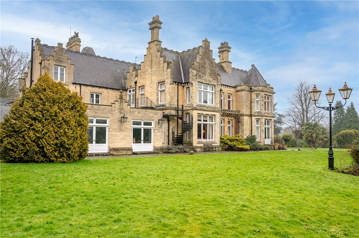 8 bedroom house, Northorpe Hall, Northorpe DN21 - Available