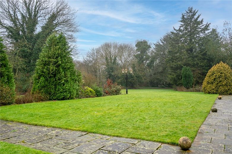 8 bedroom house, Northorpe Hall, Northorpe DN21 - Available