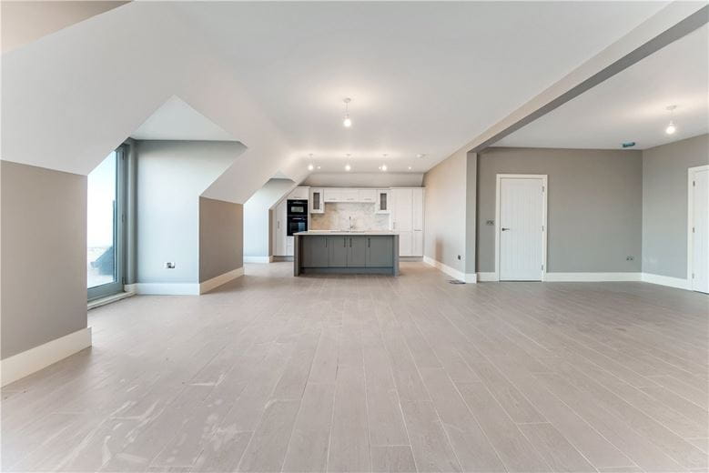 18 bedroom flat, Crewe Street, Seahouses NE68 - Available