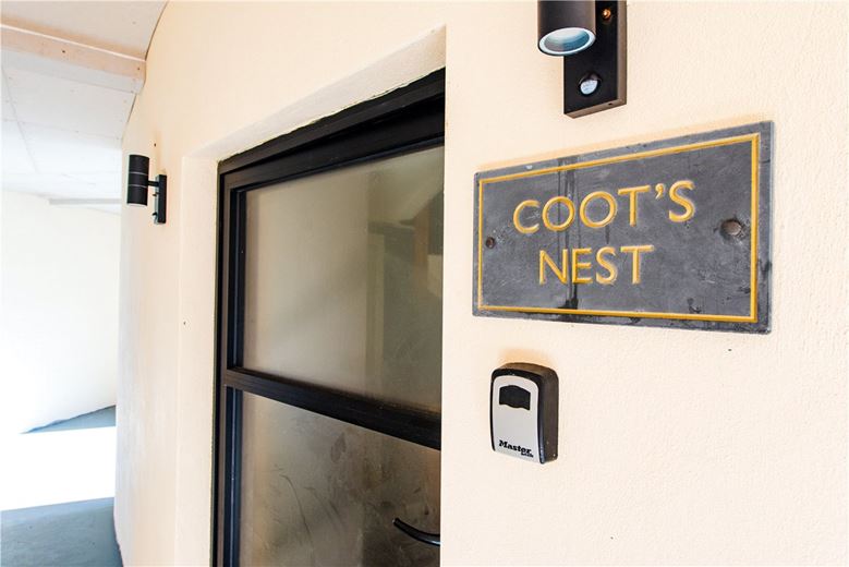 3 bedroom flat, Farne House, 12 Crewe Street NE68 - Available