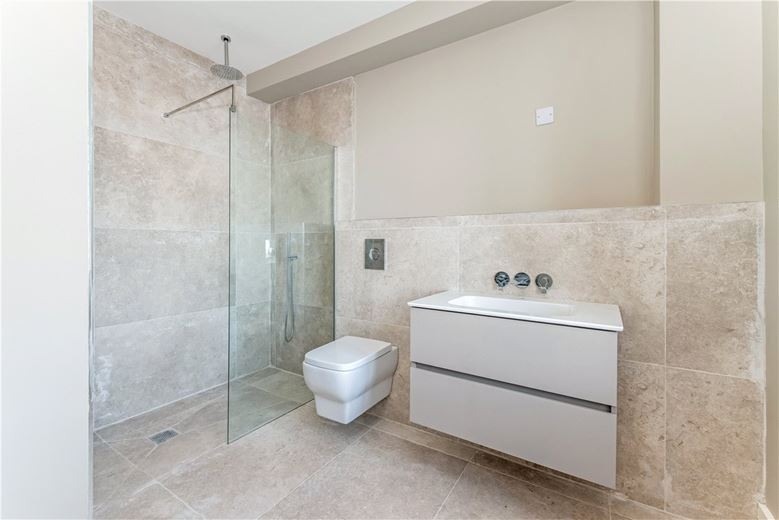 3 bedroom flat, Farne House, 12 Crewe Street NE68 - Available