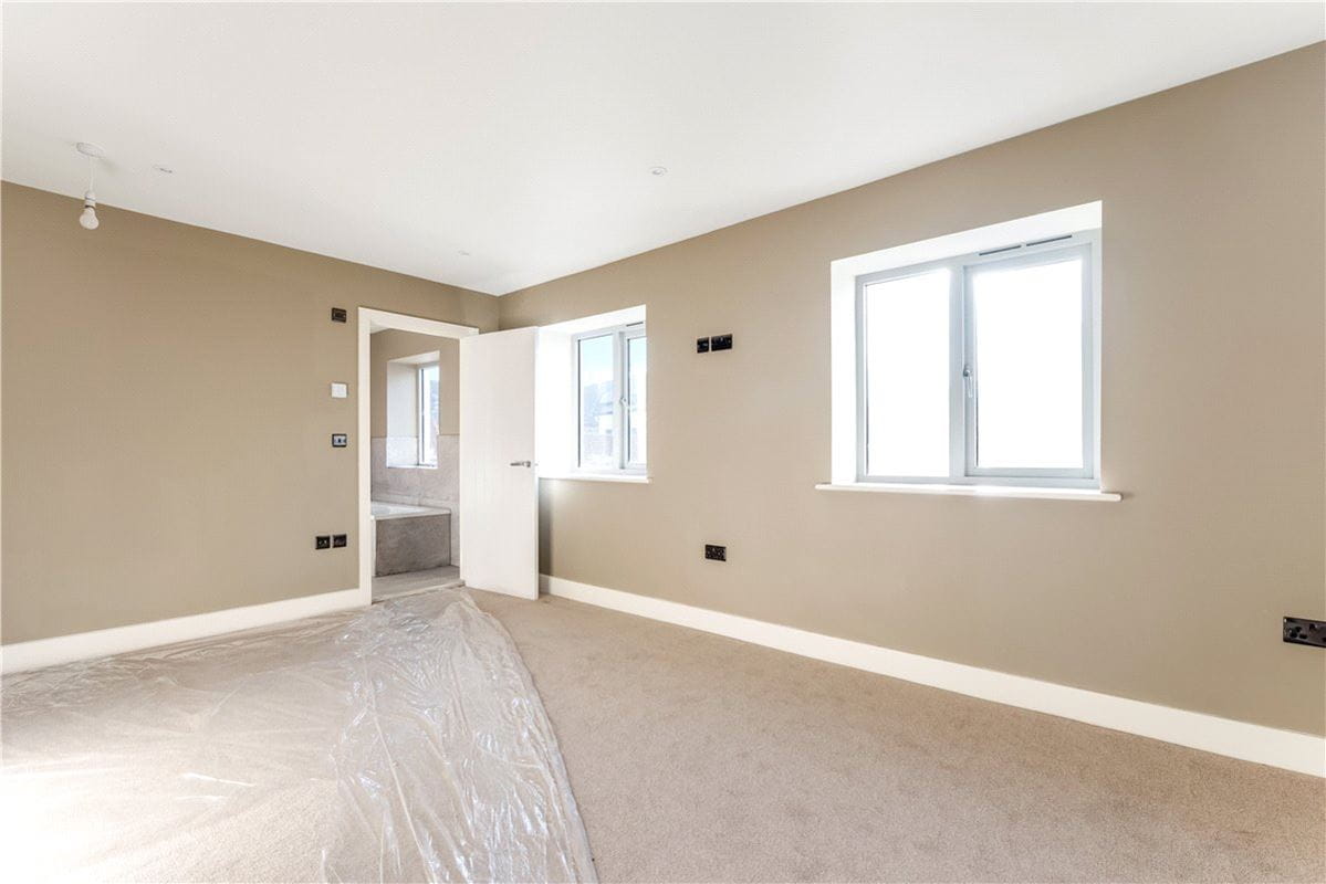 3 bedroom flat, Farne House, 12 Crewe Street NE68 - Available