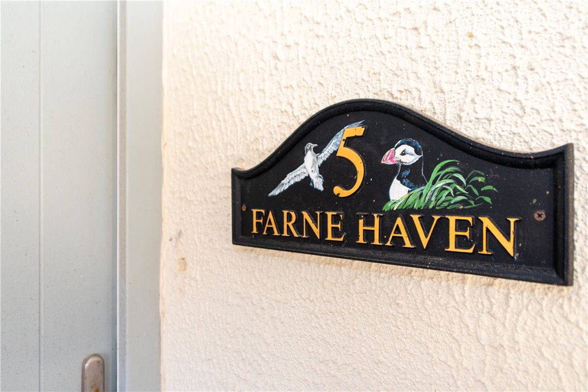 3 bedroom flat, Farne House, 12 Crewe Street NE68 - Available