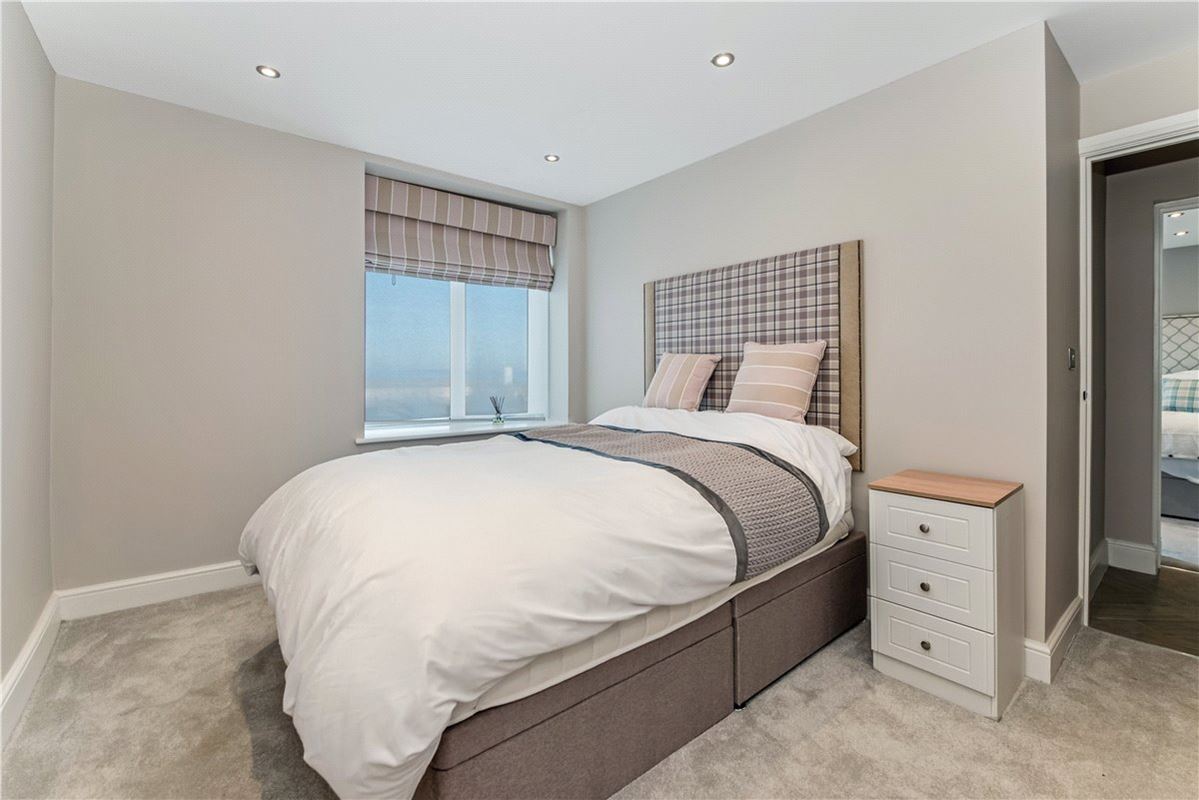 3 bedroom flat, Farne House, 12 Crewe Street NE68 - Available