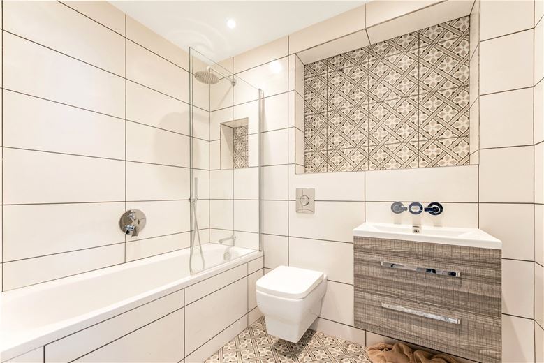 2 bedroom flat, Farne House, 12 Crewe Street NE68 - Available