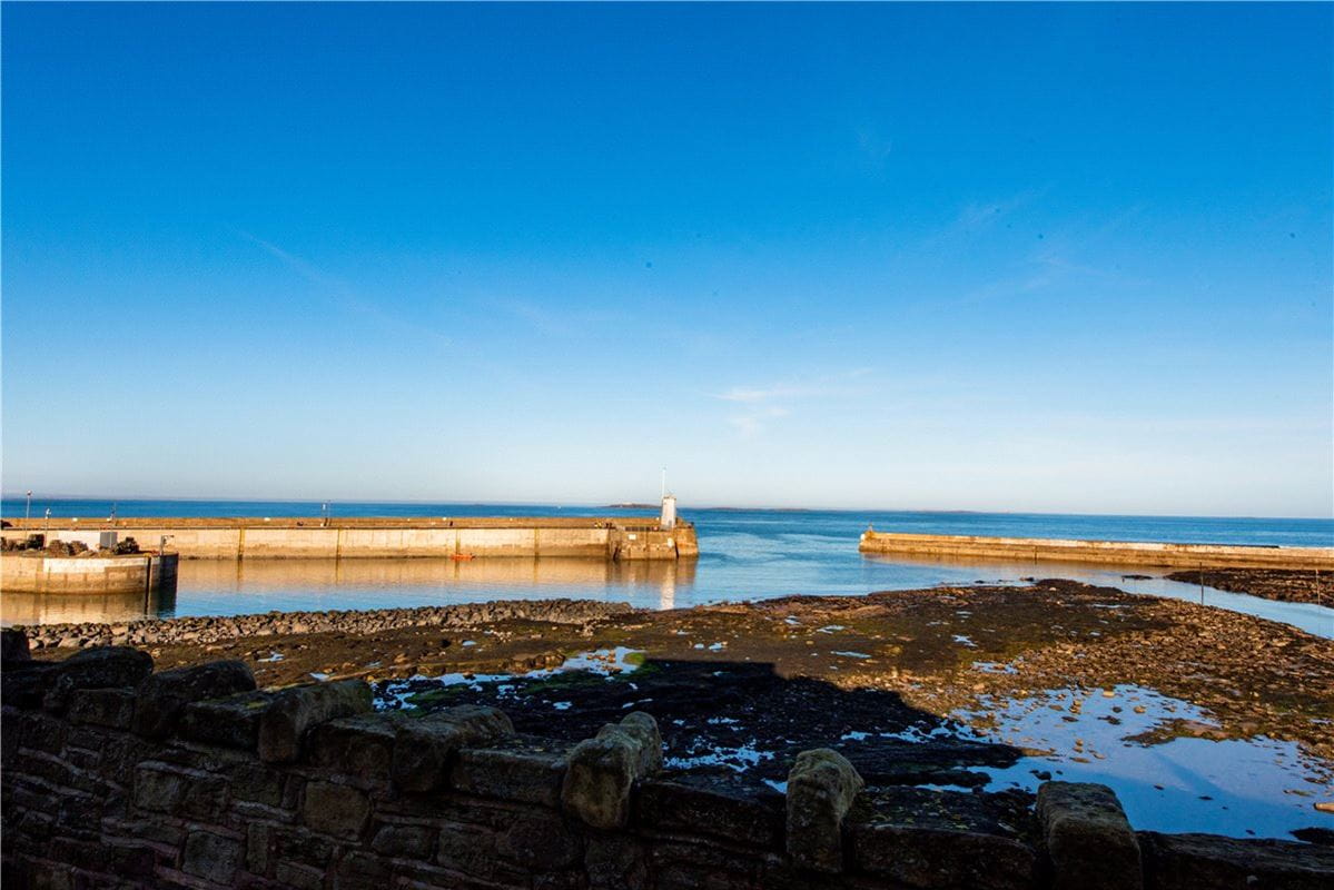 2 bedroom flat, Farne House, 12 Crewe Street NE68 - Available