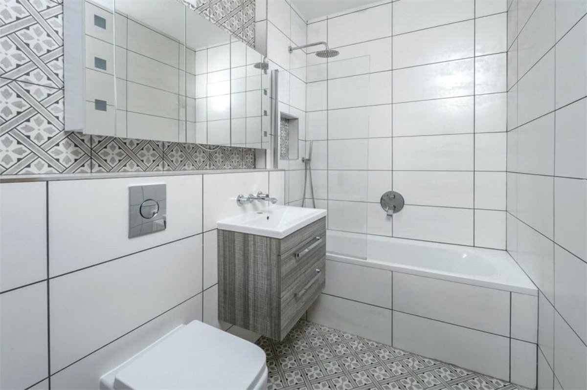 2 bedroom flat, Cragg End, 12 Crewe Street NE68 - Available