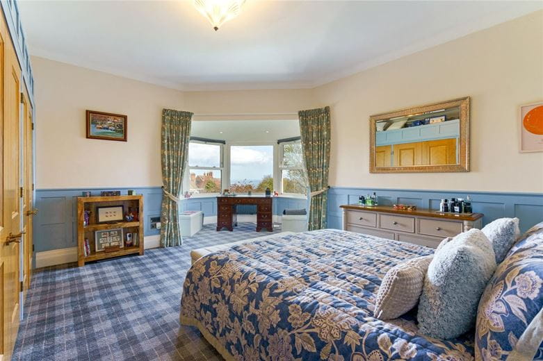 2 bedroom flat, Holbeck Hill, Scarborough YO11 - Available