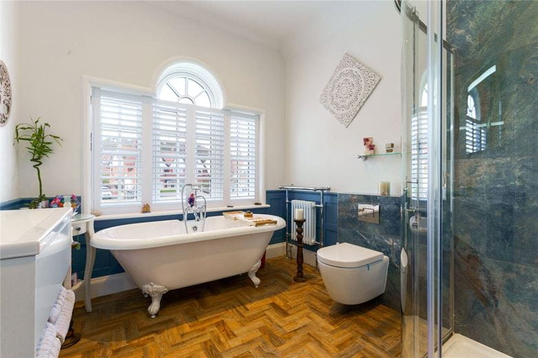 2 bedroom flat, Holbeck Hill, Scarborough YO11 - Available