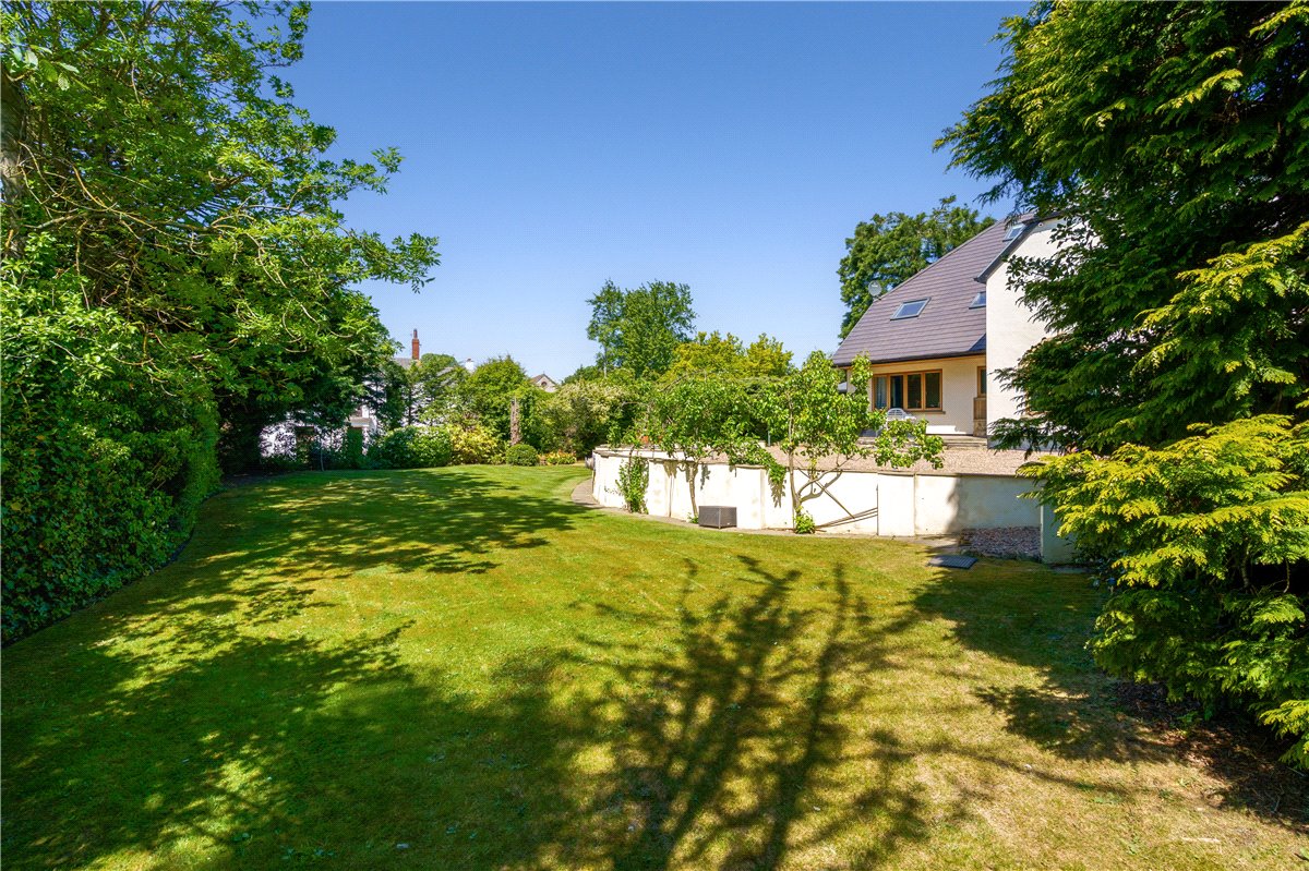 6 bedroom house, York House, Carleton Road WF8 - Available