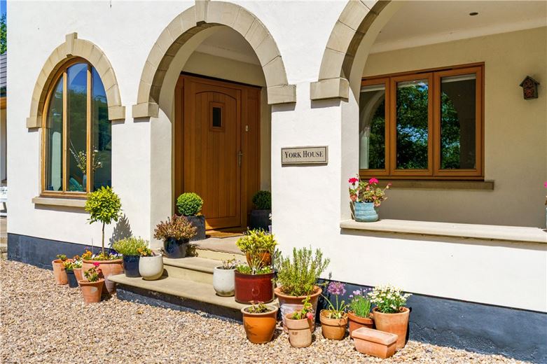 6 bedroom house, York House, Carleton Road WF8 - Available