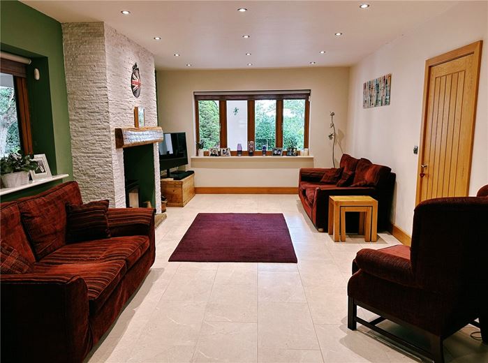 6 bedroom house, York House, Carleton Road WF8 - Available