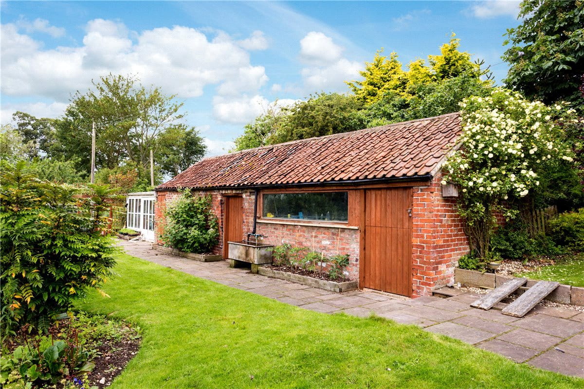 5 bedroom house, Front Street, Wold Newton YO25 - Sold STC