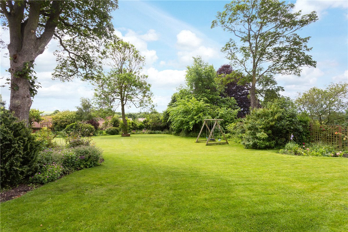 5 bedroom house, Front Street, Wold Newton YO25 - Sold STC